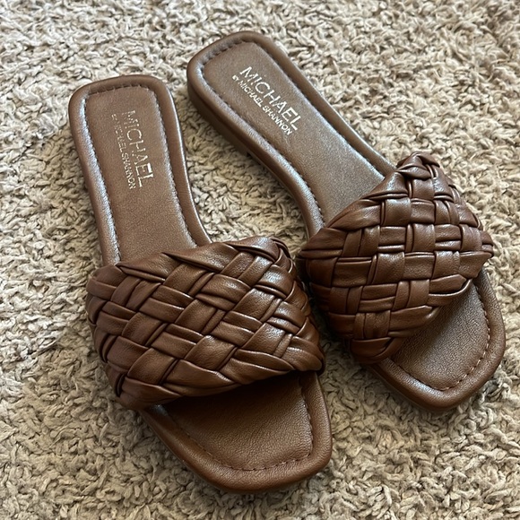 LIKE NEW Women’s Sandals size 8! Almost perfect condition. - Picture 4 of 4